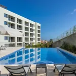 Atlantic Ii One-bedroom With Sea View